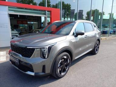 Voir le détail de l'offre de cette KIA Sorento 1.6 T-GDi 253ch PHEV Premium 4x4 7 places de 2024 en vente à partir de 566.11 €  / mois