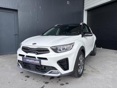 Voir le détail de l'offre de cette KIA Stonic 1.0 T-GDi 120ch MHEV Premium iBVM6 de 2021 en vente à partir de 15 999 €