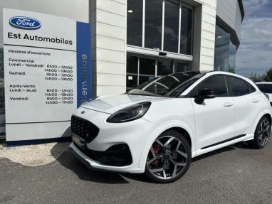 Voir le détail de l'offre de cette FORD Puma 1.5 EcoBoost 200ch S&S ST de 2021 en vente à partir de 305.4 €  / mois