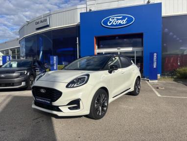 Voir le détail de l'offre de cette FORD Puma 1.0 EcoBoost Hybrid 125ch Sound Edition S&S Powershift de 2025 en vente à partir de 34 750 € 